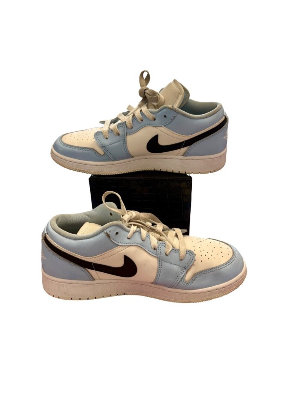 Air Jordan 1 Low UNC White/Blue Sneakers Youth Size 6.5Y Streetwear 554723-401